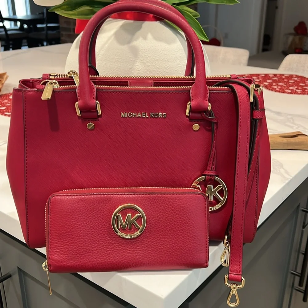 ❤️MICHAEL KORS BAG & WALLET.